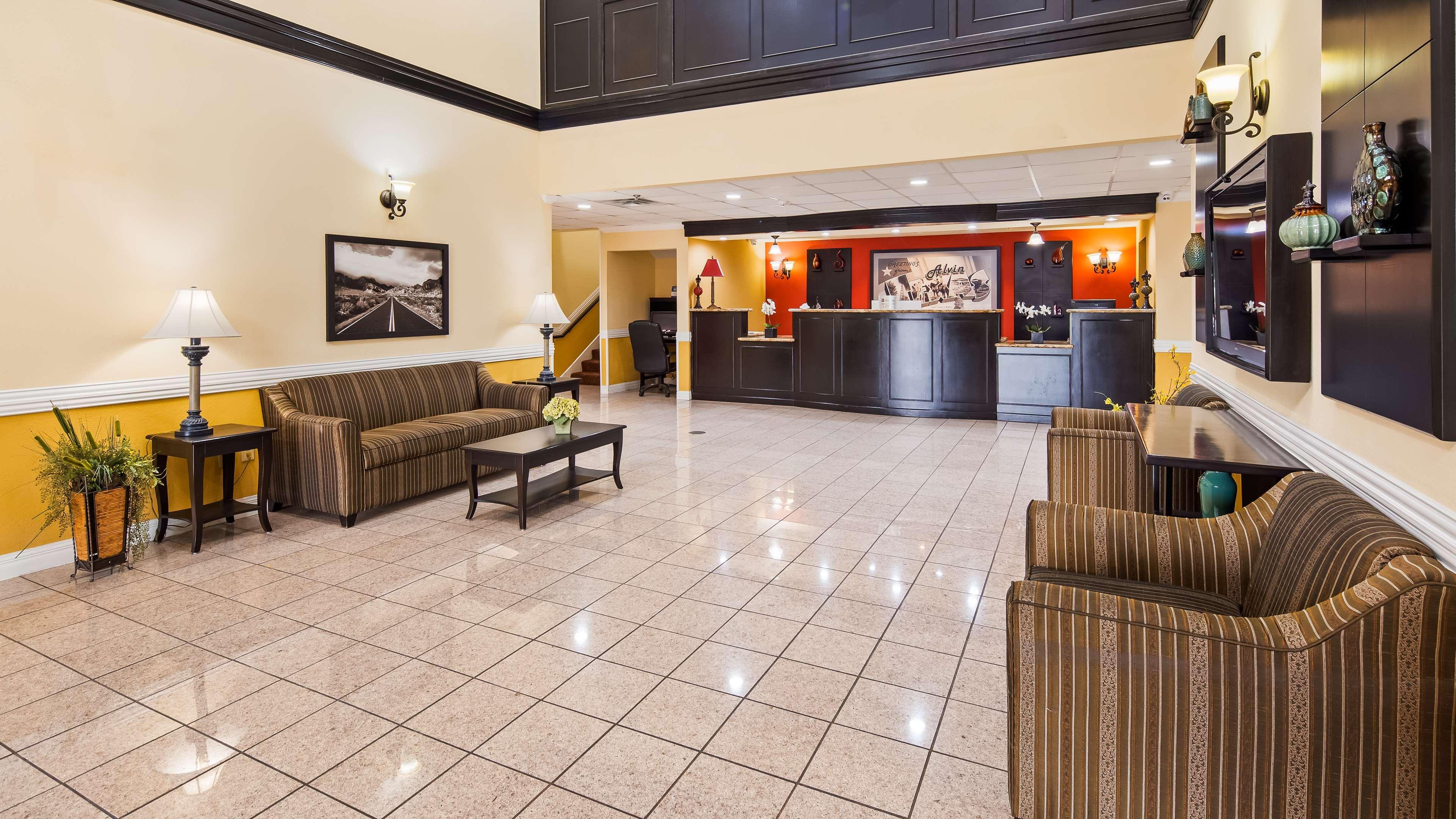 Surestay Plus Hotel By Best Western Элвин Экстерьер фото